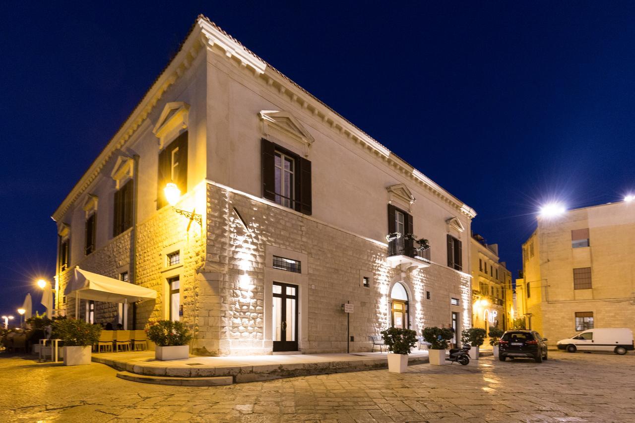 Palazzo Filisio - Regia Restaurant Hotel Trani Bagian luar foto