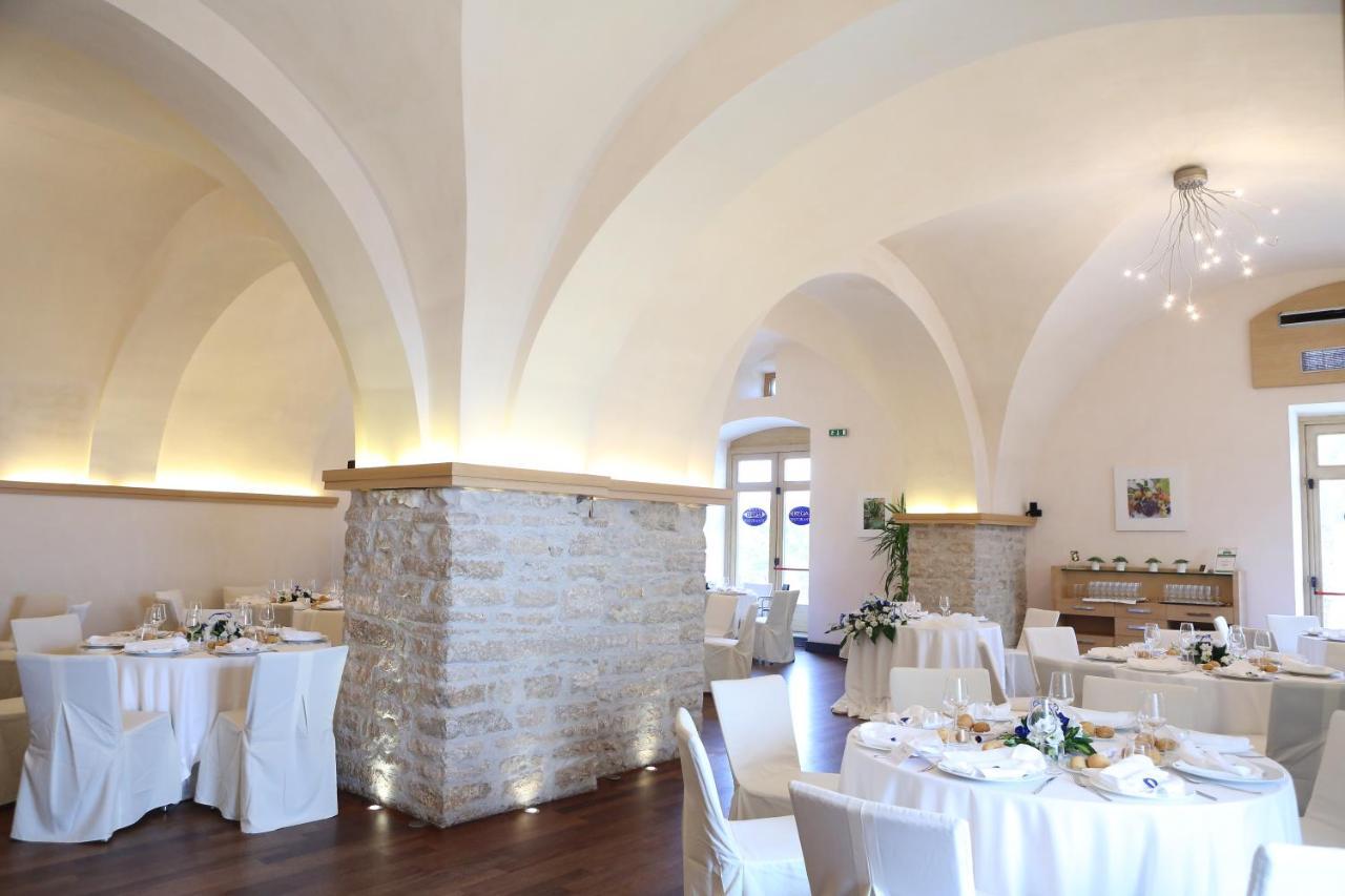 Palazzo Filisio - Regia Restaurant Hotel Trani Bagian luar foto